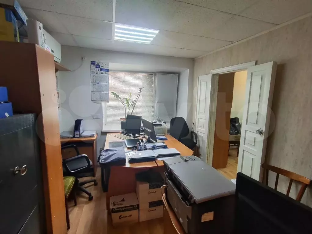 Продажа офиса в центре, цоколь с окнами 30,7 кв.м - Фото 1