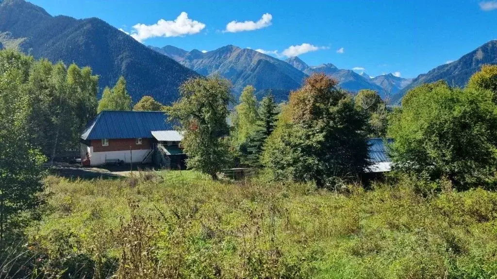 Дом в Карачаево-Черкесия, Зеленчукский район, с. Архыз 1 (1769 м) - Фото 1