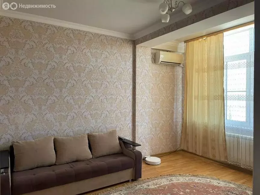 2-комнатная квартира: Махачкала, проспект Насрутдинова, 11 (50 м) - Фото 1