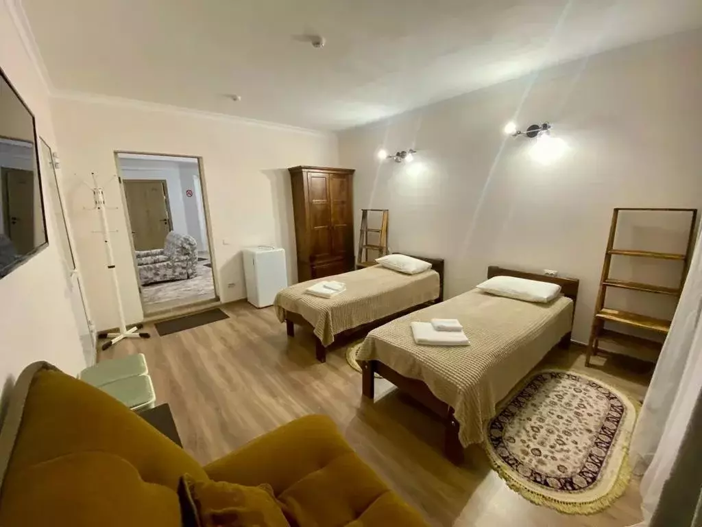 Комната Кабардино-Балкария, Эльбрусский район, с. Терскол ул. Азау, 9 - Фото 1