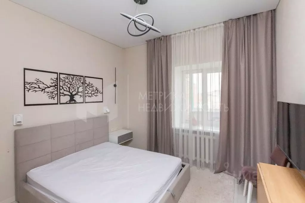 3-к кв. Тюменская область, Тюмень ул. Прокопия Артамонова, 15 (75.0 м) - Фото 0