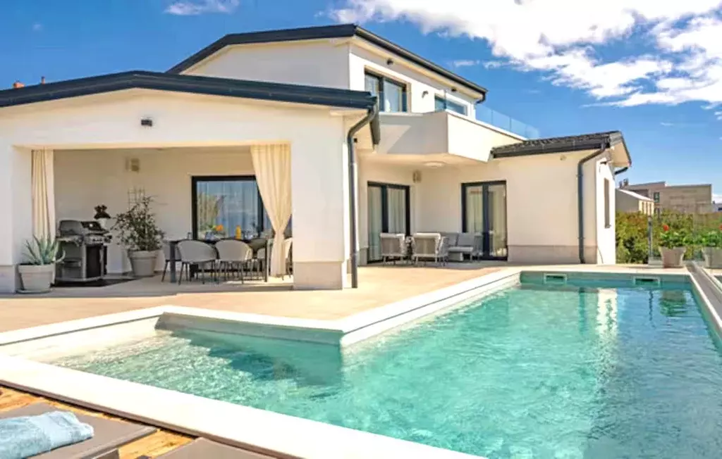 Дом в Краснодарский край, Сочи Сириус пгт, ул. Хоккейная (250 м) - Фото 1