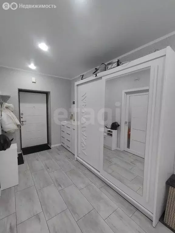 2-комнатная квартира: Калининград, Новгородская улица, 5к1 (56.8 м) - Фото 1