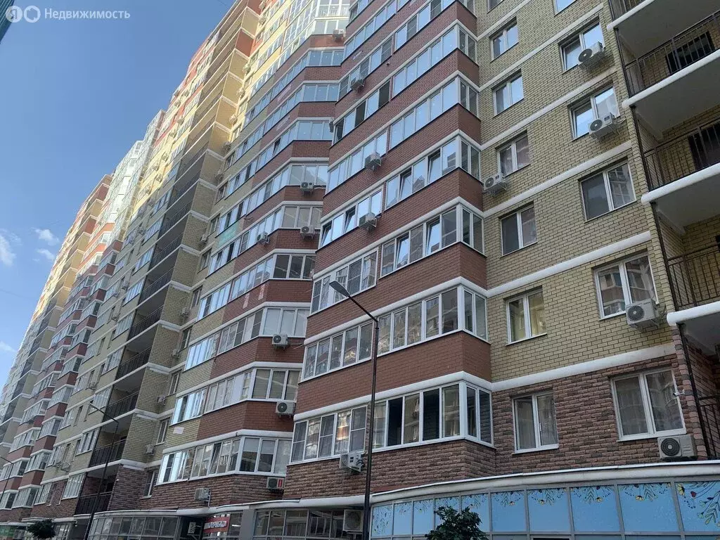 3-комнатная квартира: Краснодар, улица Цезаря Куникова, 24к3 (97 м) - Фото 0