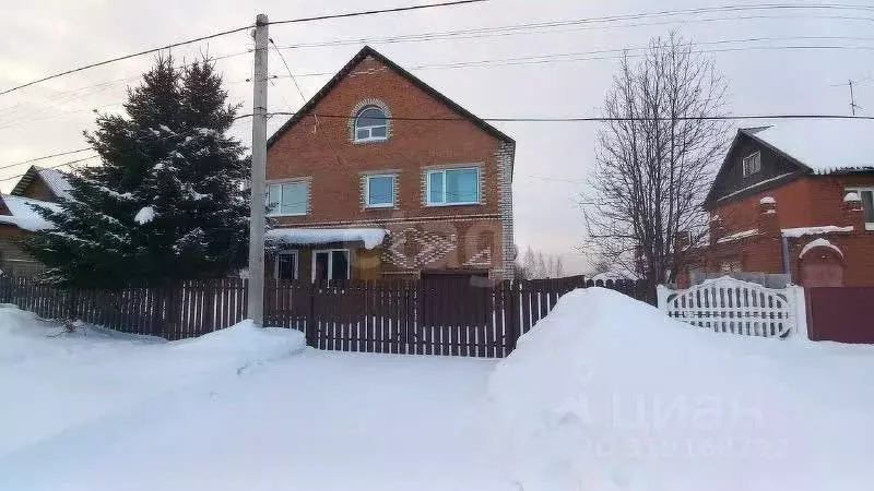 Дом в Кемеровская область, Березовский Барзасская ул., 26 (200 м) - Фото 1