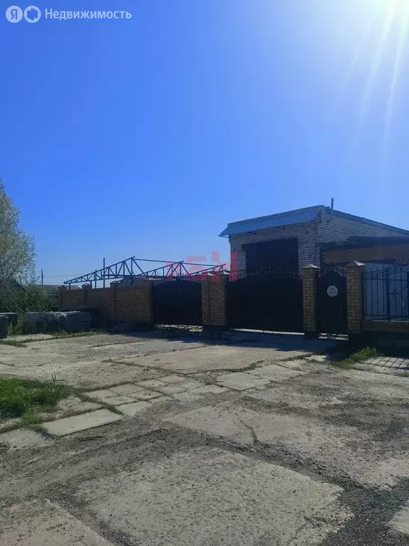 Дом в село Новая Беденьга, улица Мира (295 м) - Фото 1