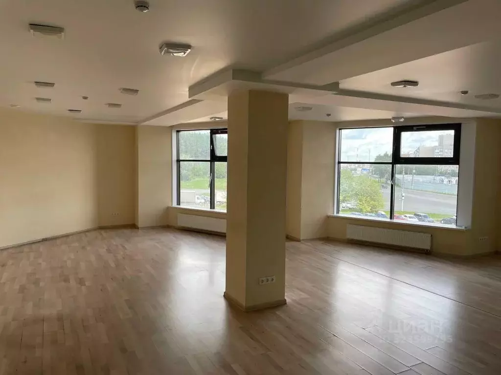 Офис в Удмуртия, Ижевск ул. 10 лет Октября, 80 (77 м) - Фото 1