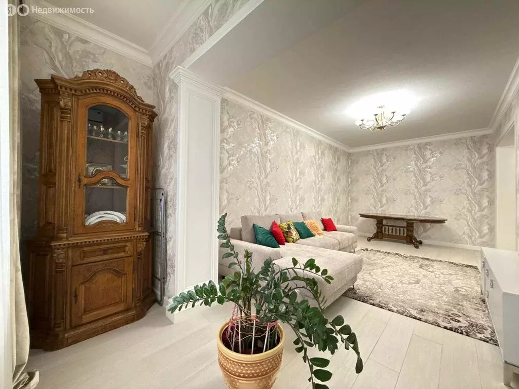 3-комнатная квартира: Нальчик, улица Тлостанова, 28 (106 м) - Фото 1