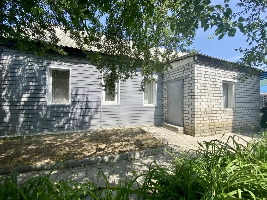 Дом в Волгоградская область, Волгоград ул. Макарчука (316 м) - Фото 1