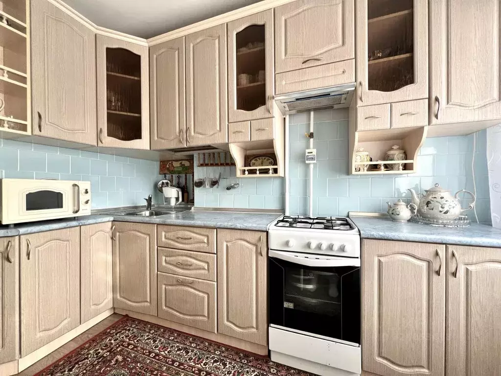 3-к кв. Омская область, Омск просп. Королева, 16 (52.0 м) - Фото 1