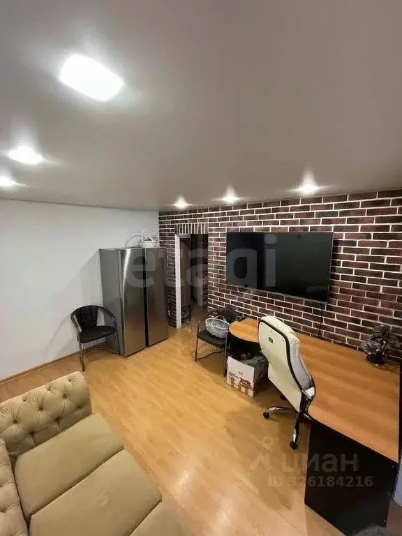 3-к кв. Белгородская область, Белгород ул. Есенина, 54 (70.0 м) - Фото 2