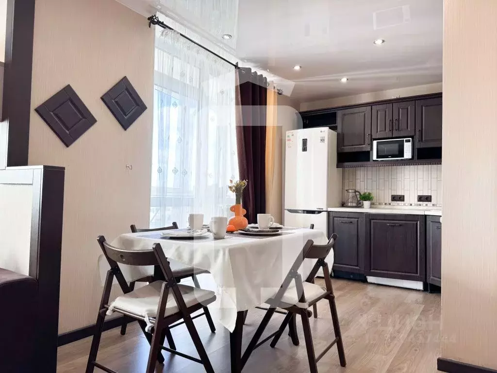 2-к кв. Свердловская область, Екатеринбург пер. Утренний, 7 (54.6 м) - Фото 0