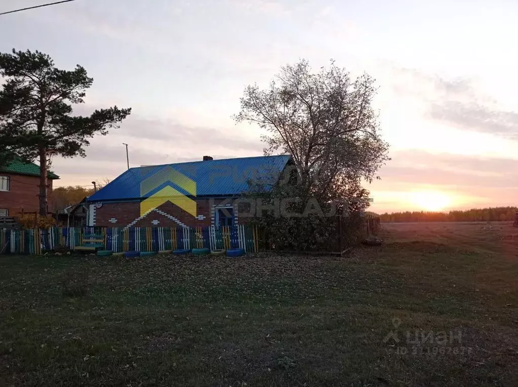 Дом в Омская область, Азовский Немецкий Национальный район, д. ... - Фото 1