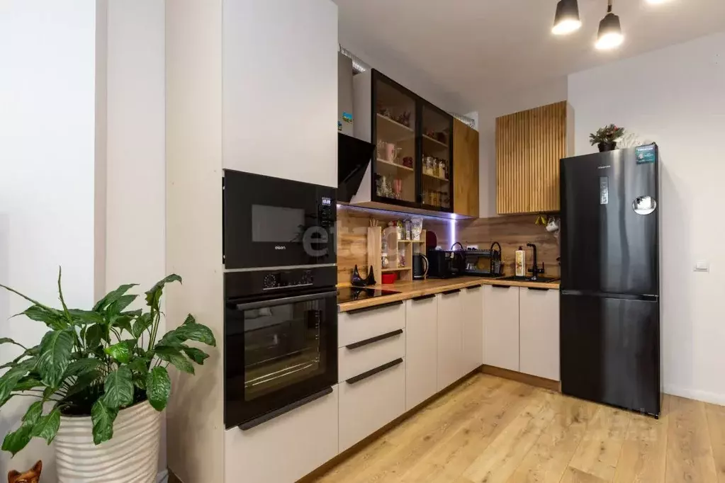 2-к кв. Свердловская область, Екатеринбург ул. 8 Марта, 204Г (63.4 м) - Фото 1