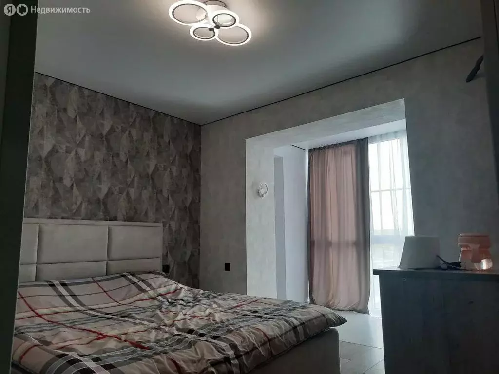 3-комнатная квартира: Каменск-Шахтинский, Ученическая улица, 7А (80 м) - Фото 0