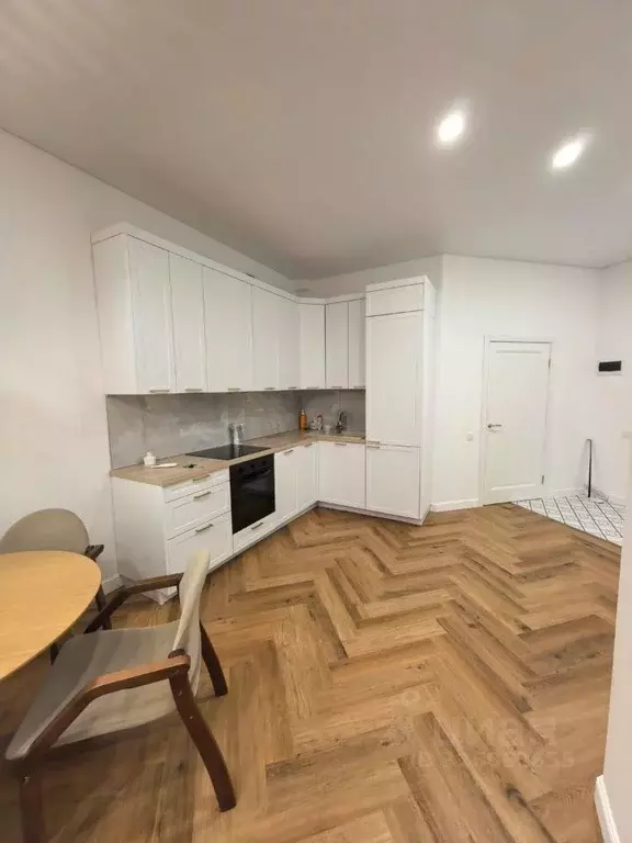 1-к кв. Оренбургская область, Оренбург ул. Нежинское Шоссе, 2/2 (52.5 ... - Фото 1