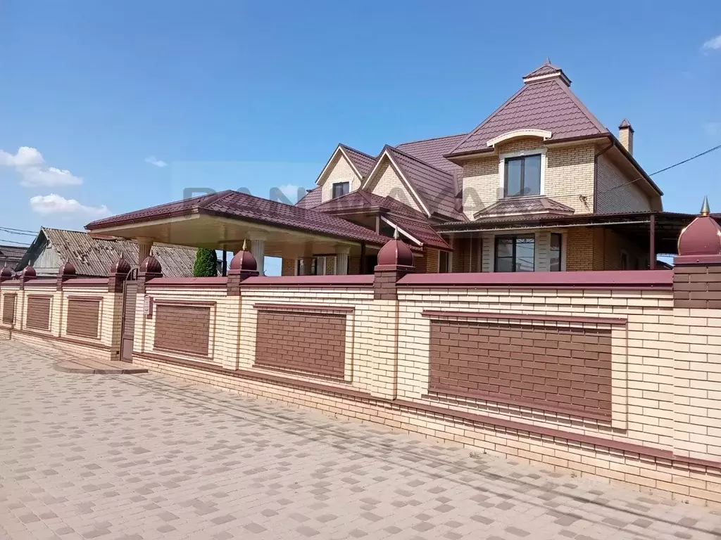 Дом в Адыгея, с. Красногвардейское ул. Щорса, 37 (365 м) - Фото 1