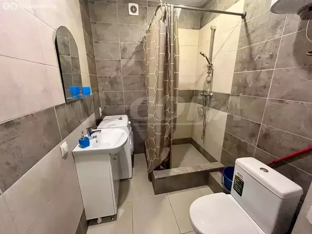 2-комнатная квартира: Тюмень, улица Василия Подшибякина, 15 (40 м) - Фото 1