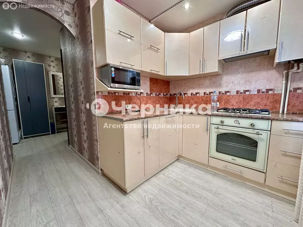 3-комнатная квартира: Каменск-Шахтинский, переулок Крупской, 64 (57 м) - Фото 0