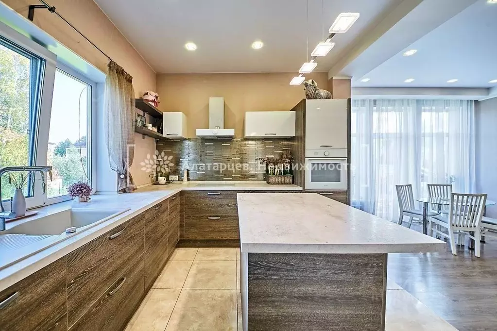 Дом в Томская область, Томск Холмы кп, ул. Радио, 3 (170 м) - Фото 0