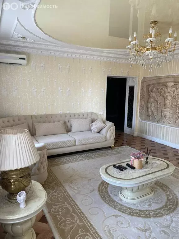 3-комнатная квартира: Астрахань, улица Кирова, 87 (106.5 м) - Фото 1