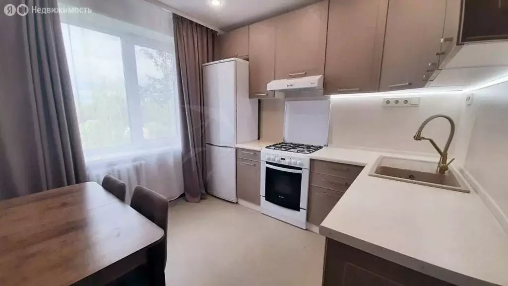 3-комнатная квартира: Великий Новгород, Западный район, улица Попова, ... - Фото 1