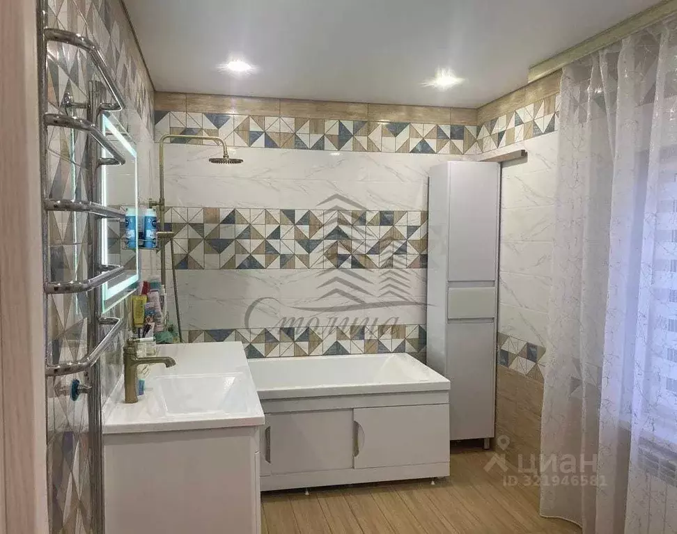 Дом в Белгородская область, Старооскольский городской округ, с. ... - Фото 1