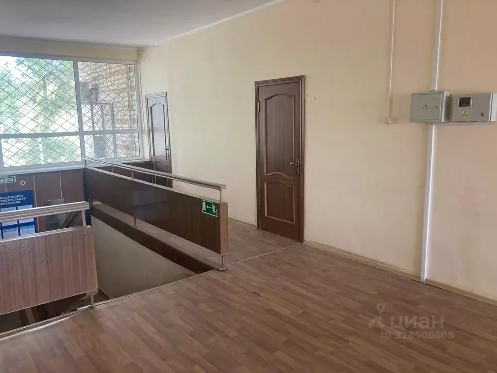 Помещение свободного назначения в Ставропольский край, с. Левокумское ... - Фото 0
