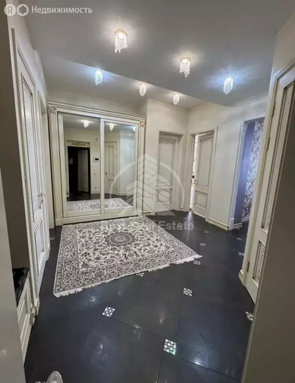 3-комнатная квартира: Махачкала, улица Сурхаева, 12А (148 м) - Фото 1