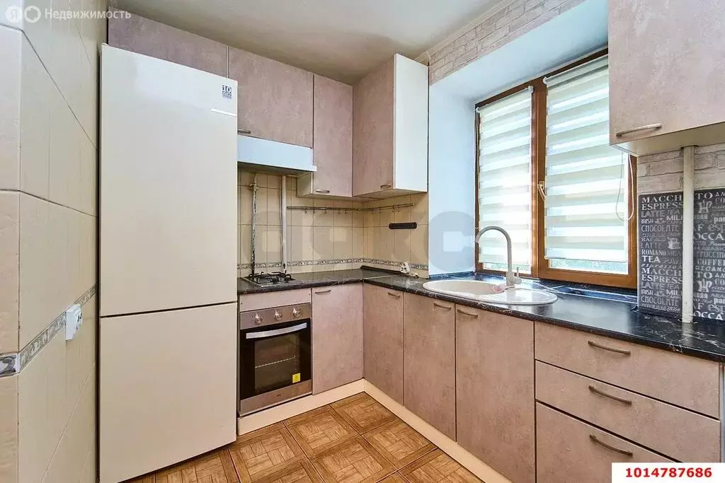3-комнатная квартира: Краснодар, улица имени Тургенева, 145 (58 м) - Фото 0