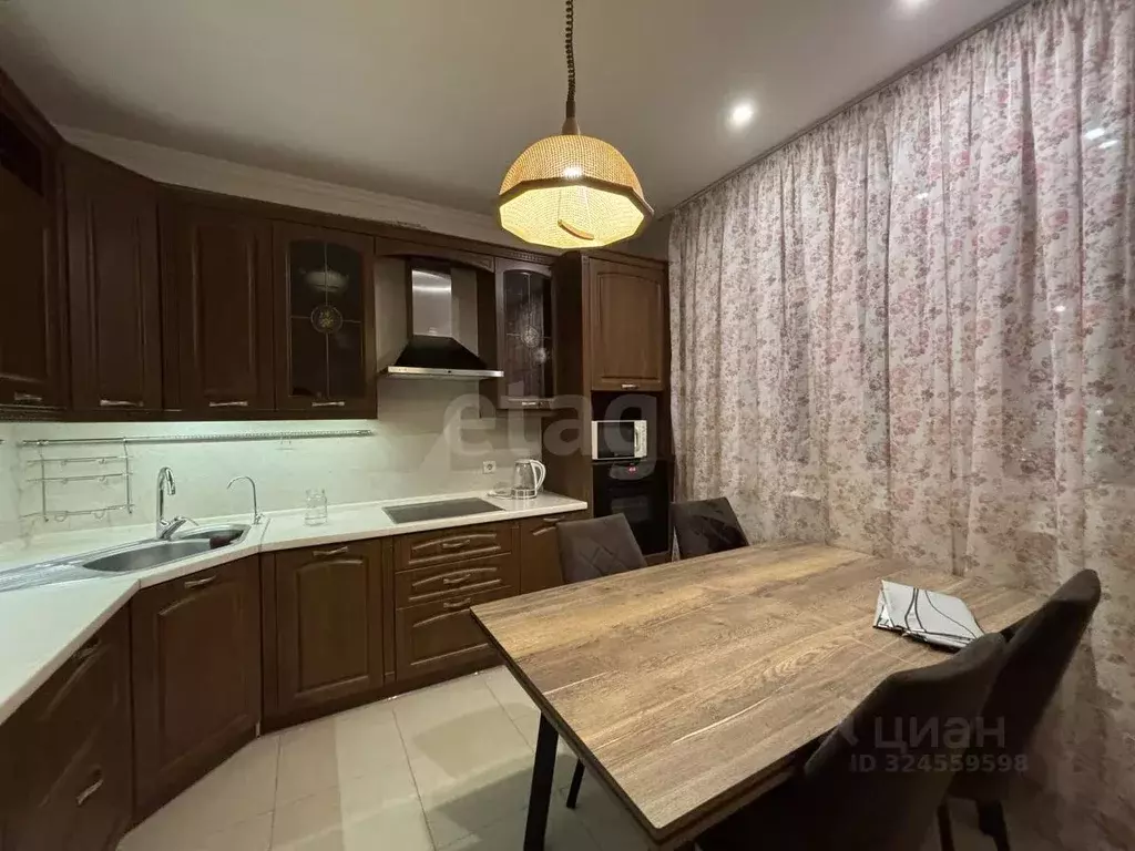 2-к кв. Тюменская область, Тюмень ул. Газовиков, 43 (75.0 м) - Фото 1