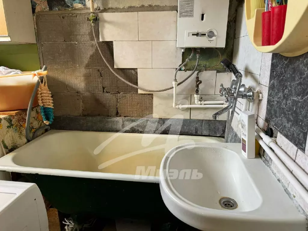 Продается комната в 3-комнатной квартире - Фото 1