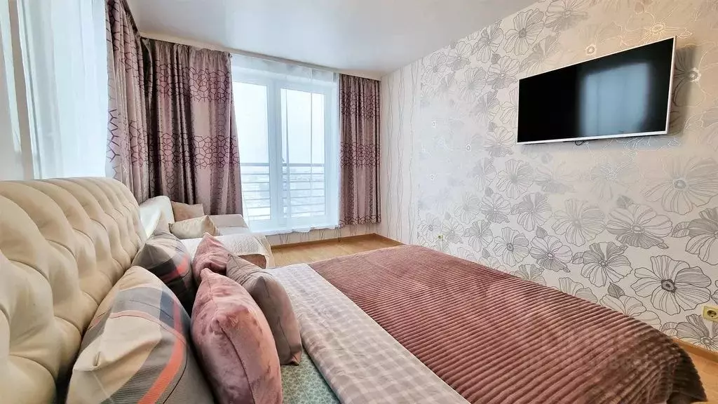 1-к кв. Тюменская область, Тюмень ул. 50 лет Октября, 57А (46.0 м) - Фото 2