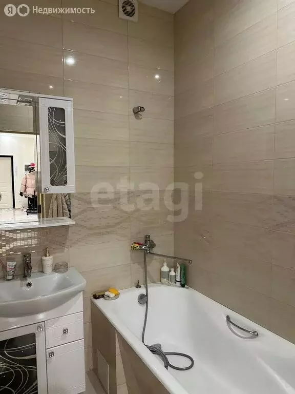 3-комнатная квартира: Владикавказ, Цветочный бульвар, 25к4 (100 м) - Фото 1