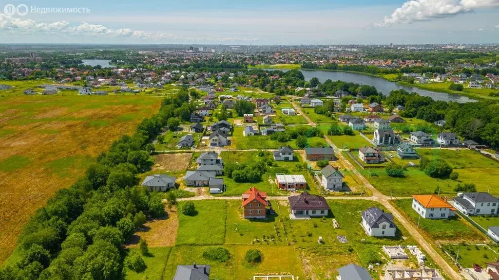 Дом в Заозерье, Яблочная улица (273 м) - Фото 1