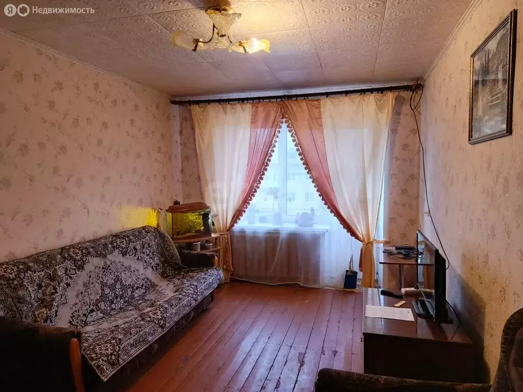 3-комнатная квартира: Остров, улица 1 Мая, 16 (50.9 м) - Фото 0