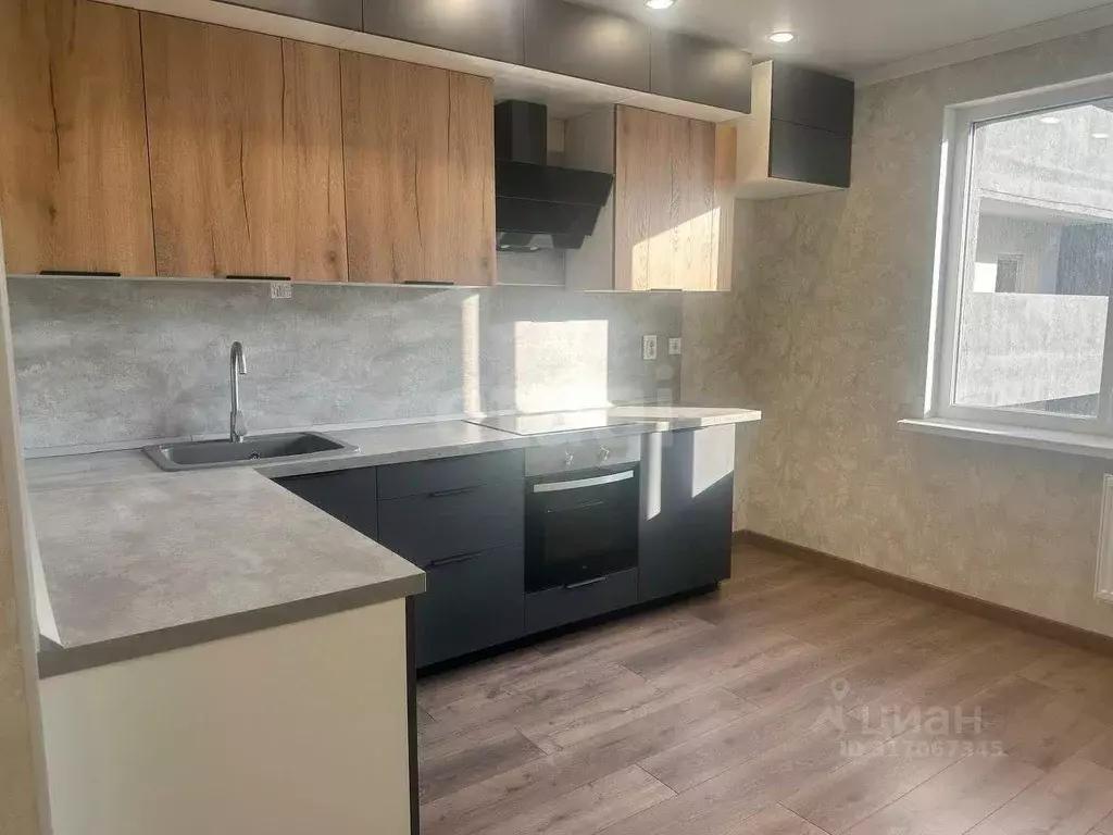 2-к кв. Оренбургская область, Оренбург ул. Автомобилистов, 15 (66.7 м) - Фото 0