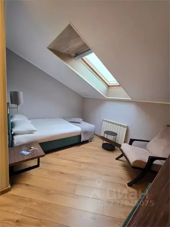 Комната Нижегородская область, Нижний Новгород ул. Стрелка, 13 - Фото 1