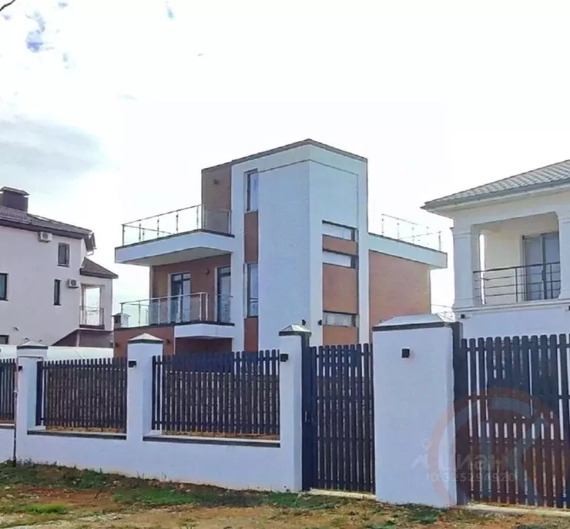 Дом в Крым, Евпатория городской округ, Заозерное пгт ул. Тенистая (190 ... - Фото 0