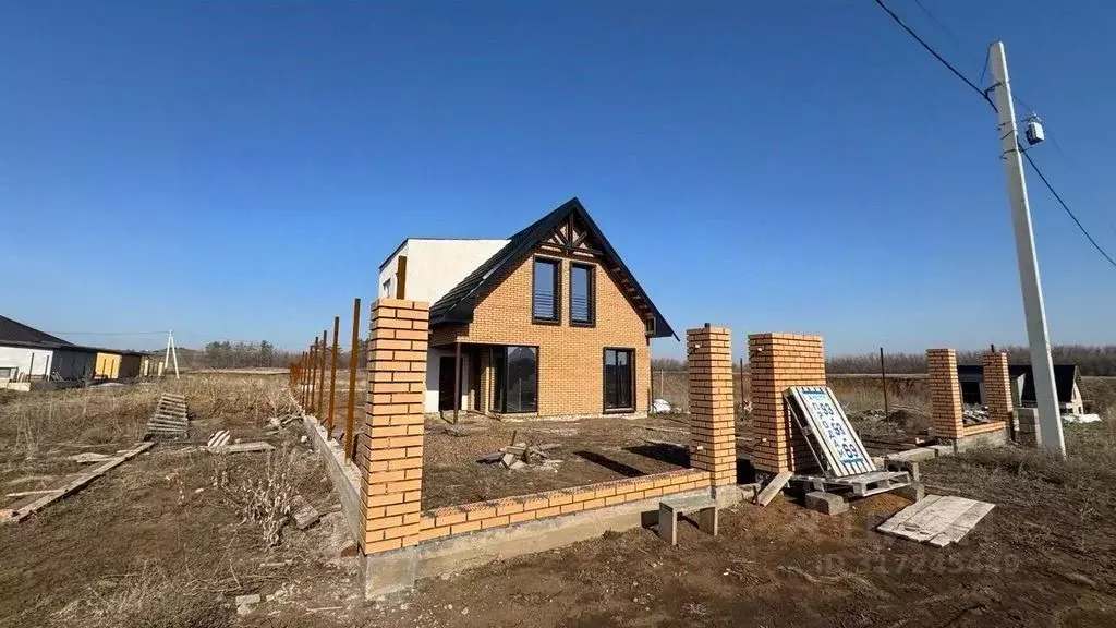 Дом в Оренбургская область, Оренбургский район, с. Подгородняя ... - Фото 1