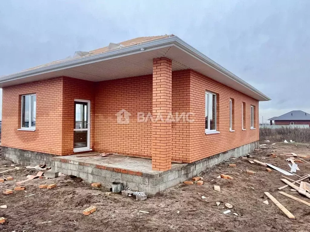 Дом в Белгородская область, Старооскольский городской округ, с. ... - Фото 1