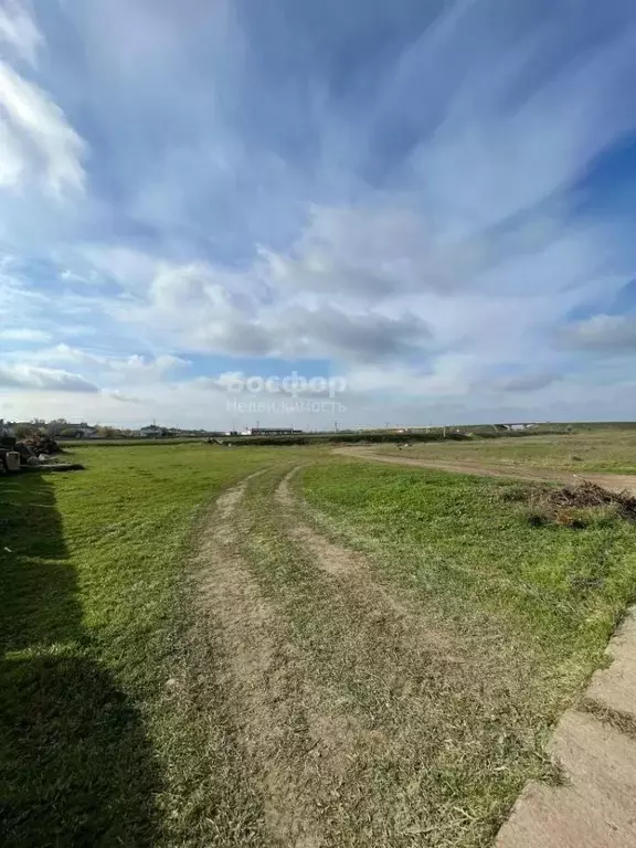 Участок в Крым, Кировское пгт ул. Султана Амет-Хана (10.0 сот.) - Фото 1