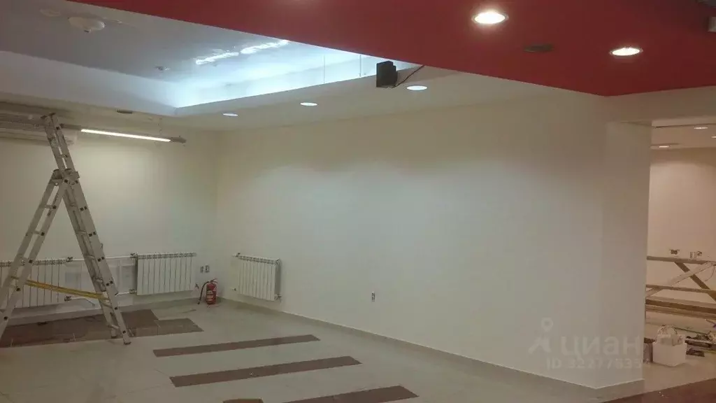 Помещение свободного назначения в Красноярский край, Красноярск просп. ... - Фото 1