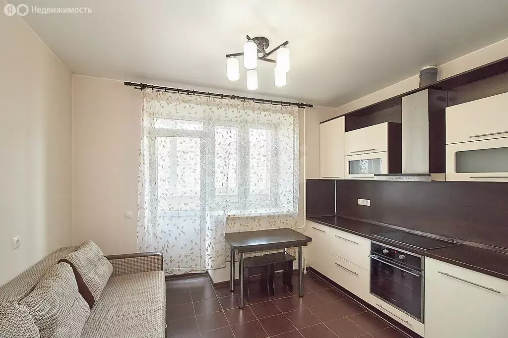 2-комнатная квартира: Тюмень, улица Мельникайте, 138а (53.1 м) - Фото 2