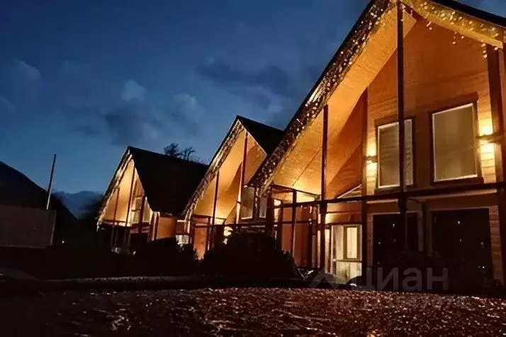 Дом в Карачаево-Черкесия, Зеленчукский район, с. Архыз ул. Хубиева, ... - Фото 1