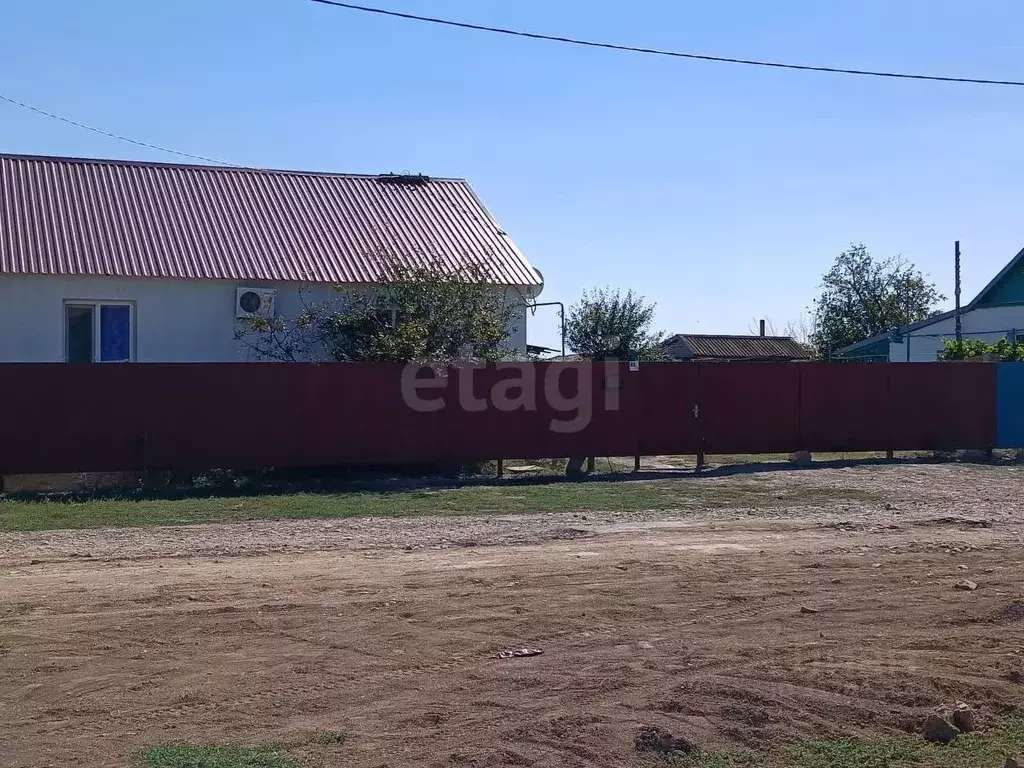Дом в Саратовская область, Федоровский район, Семеновское ... - Фото 0