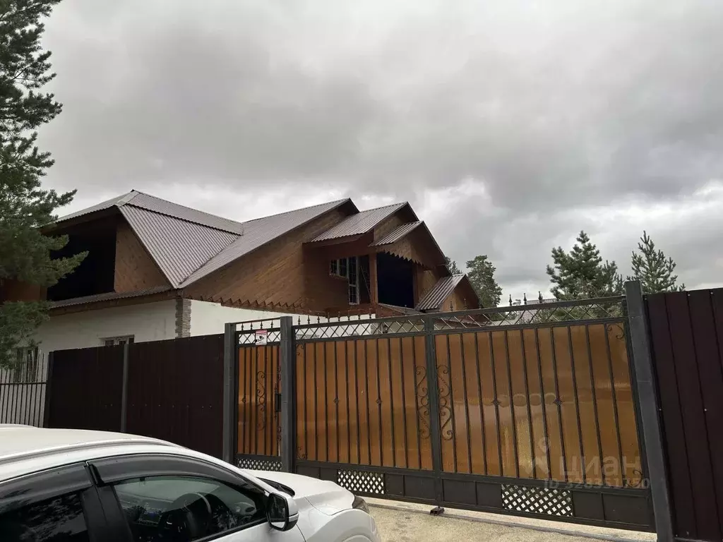 Дом в Саха (Якутия), Мегино-Кангаласский улус, Нижний Бестях пгт ул. ... - Фото 1