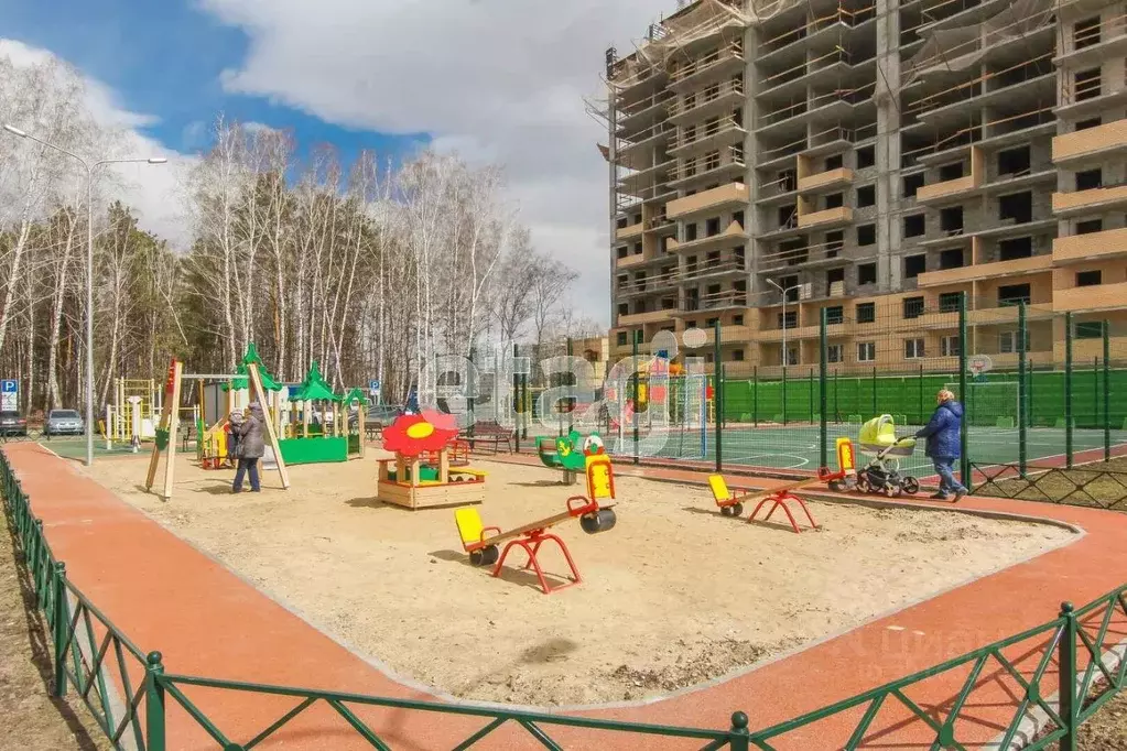 1-к кв. Тюменская область, Тюмень ул. Парада Победы, 9 (27.0 м) - Фото 0