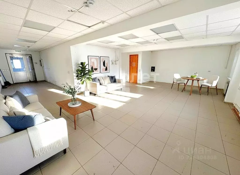 Помещение свободного назначения в Омская область, Омск просп. ... - Фото 1