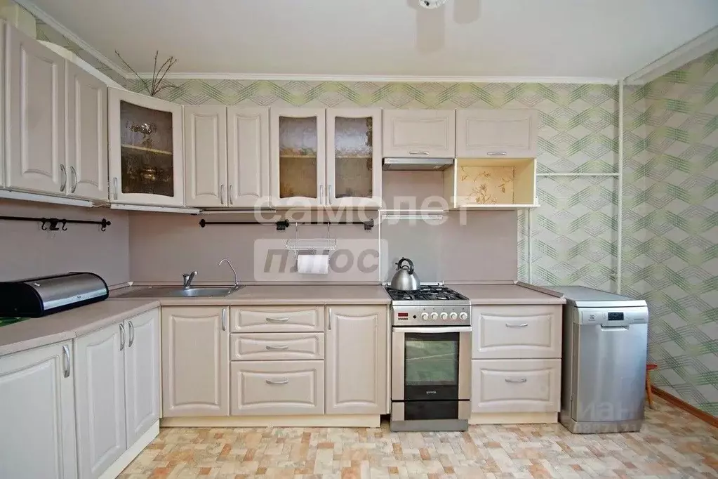 3-к кв. Омская область, Омск просп. Мира, 165/2 (77.5 м) - Фото 0